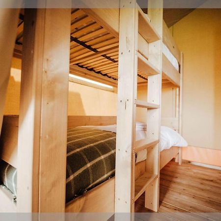 Hotel Ty Llewelyn Glamping & Camping à Llanidloes Extérieur photo